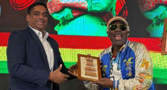 ලංකාවට ආපු ලොවක් දන්න රෙගේ තරුව ඇල්ෆා බ්ලොන්ඩි..